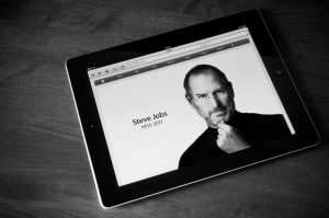 iPad med billede af Steve Jobs